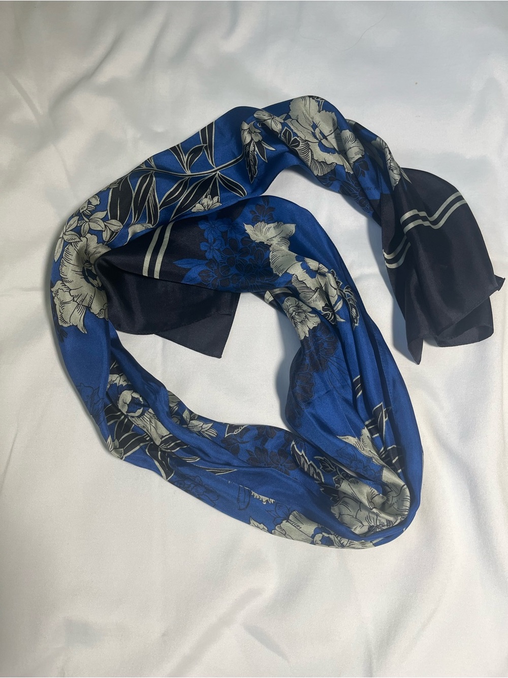 Blue floral Ralph Lauren silk scarf - Picture 4 of 5